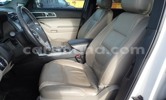 Ra Àlòkù Ford Explorer funfun Ọkọ̀ in Accra ni Greater Accra Ra Àlòkù Ford Explorer funfun Ọkọ̀ in Accra ni Greater Accra