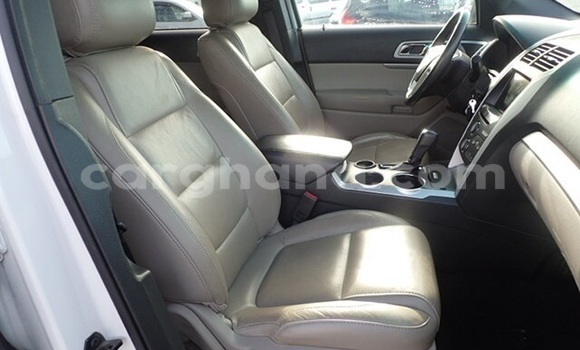 Ra Àlòkù Ford Explorer funfun Ọkọ̀ in Accra ni Greater Accra Ra Àlòkù Ford Explorer funfun Ọkọ̀ in Accra ni Greater Accra