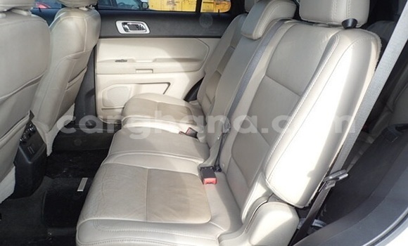 Ra Àlòkù Ford Explorer funfun Ọkọ̀ in Accra ni Greater Accra Ra Àlòkù Ford Explorer funfun Ọkọ̀ in Accra ni Greater Accra