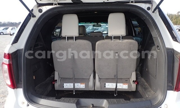 Ra Àlòkù Ford Explorer funfun Ọkọ̀ in Accra ni Greater Accra Ra Àlòkù Ford Explorer funfun Ọkọ̀ in Accra ni Greater Accra