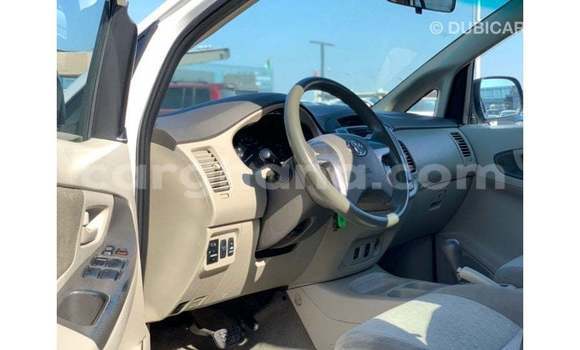 Sayi Imported Toyota Innova White Mota in Import - Dubai a Ashanti Sayi Imported Toyota Innova White Mota in Import - Dubai a Ashanti
