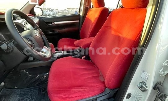Ra Àlòkù Toyota Hilux funfun Ọkọ̀ in Accra ni Greater Accra Ra Àlòkù Toyota Hilux funfun Ọkọ̀ in Accra ni Greater Accra