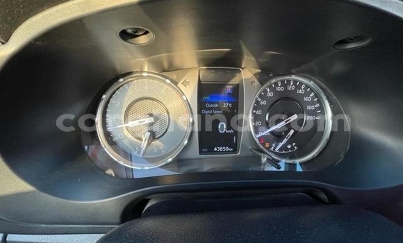 Ra Àlòkù Toyota Hilux funfun Ọkọ̀ in Accra ni Greater Accra Ra Àlòkù Toyota Hilux funfun Ọkọ̀ in Accra ni Greater Accra