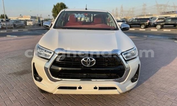 Ra Àlòkù Toyota Hilux funfun Ọkọ̀ in Accra ni Greater Accra Ra Àlòkù Toyota Hilux funfun Ọkọ̀ in Accra ni Greater Accra