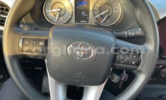 Ra Àlòkù Toyota Hilux funfun Ọkọ̀ in Accra ni Greater Accra Ra Àlòkù Toyota Hilux funfun Ọkọ̀ in Accra ni Greater Accra