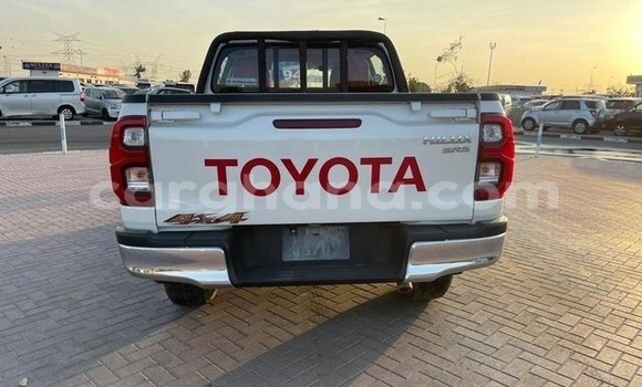 Ra Àlòkù Toyota Hilux funfun Ọkọ̀ in Accra ni Greater Accra Ra Àlòkù Toyota Hilux funfun Ọkọ̀ in Accra ni Greater Accra