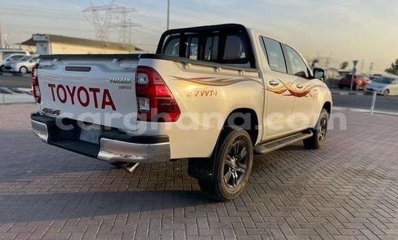 Ra Àlòkù Toyota Hilux funfun Ọkọ̀ in Accra ni Greater Accra Ra Àlòkù Toyota Hilux funfun Ọkọ̀ in Accra ni Greater Accra