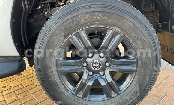 Ra Àlòkù Toyota Hilux funfun Ọkọ̀ in Accra ni Greater Accra Ra Àlòkù Toyota Hilux funfun Ọkọ̀ in Accra ni Greater Accra