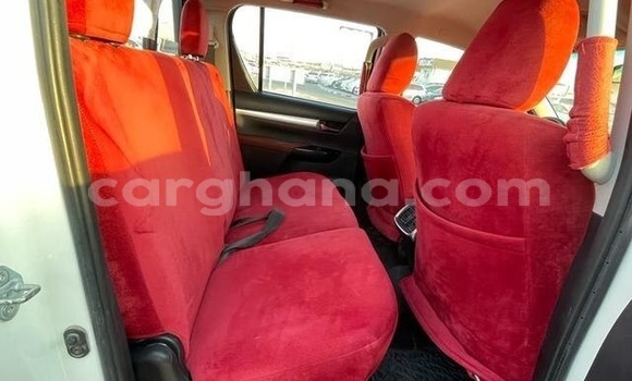 Ra Àlòkù Toyota Hilux funfun Ọkọ̀ in Accra ni Greater Accra Ra Àlòkù Toyota Hilux funfun Ọkọ̀ in Accra ni Greater Accra