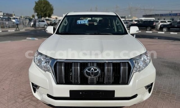 Ra Àlòkù Toyota Land Cruiser Prado funfun Ọkọ̀ in Accra ni Greater Accra