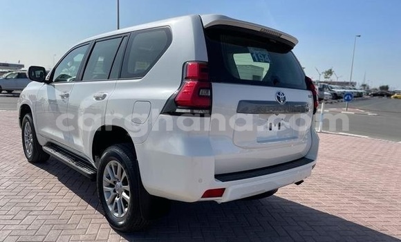 Sayi Na hannu Toyota Land Cruiser Prado White Mota in Accra a Greater Accra Sayi Na hannu Toyota Land Cruiser Prado White Mota in Accra a Greater Accra