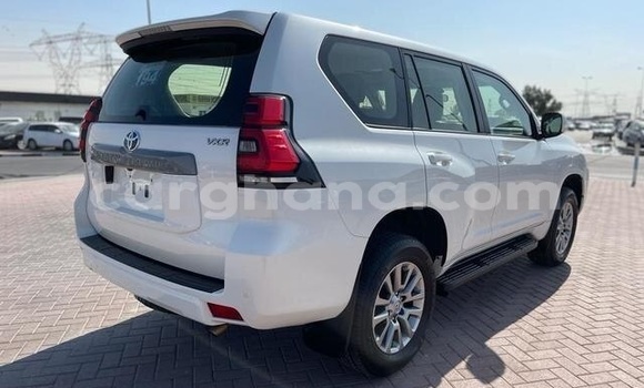 Sayi Na hannu Toyota Land Cruiser Prado White Mota in Accra a Greater Accra Sayi Na hannu Toyota Land Cruiser Prado White Mota in Accra a Greater Accra