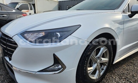 Buy Used Hyundai Sonata White Car in Accra in Greater Accra Buy Used Hyundai Sonata White Car in Accra in Greater Accra