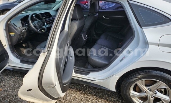 Buy Used Hyundai Sonata White Car in Accra in Greater Accra Buy Used Hyundai Sonata White Car in Accra in Greater Accra