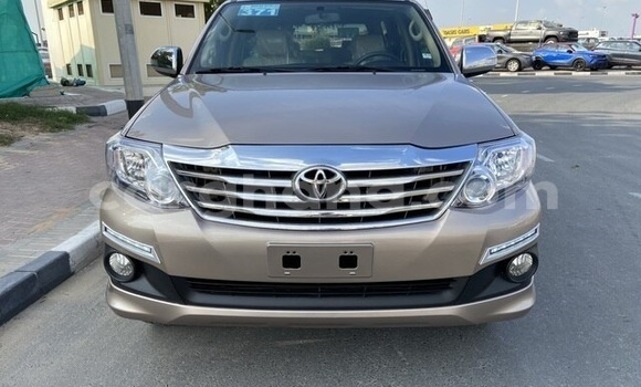 Sayi Na hannu Toyota Fortuner Brown Mota in Accra a Greater Accra