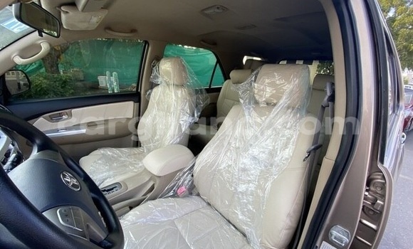 Sayi Na hannu Toyota Fortuner Brown Mota in Accra a Greater Accra Sayi Na hannu Toyota Fortuner Brown Mota in Accra a Greater Accra