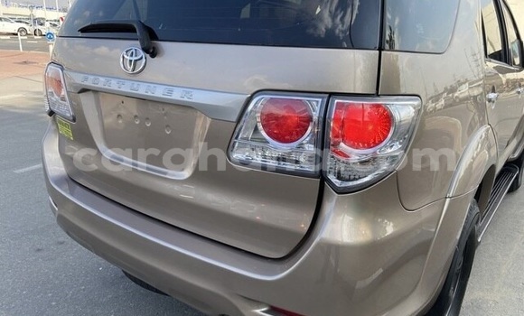 Sayi Na hannu Toyota Fortuner Brown Mota in Accra a Greater Accra Sayi Na hannu Toyota Fortuner Brown Mota in Accra a Greater Accra