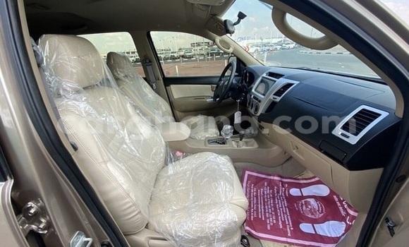 Sayi Na hannu Toyota Fortuner Brown Mota in Accra a Greater Accra Sayi Na hannu Toyota Fortuner Brown Mota in Accra a Greater Accra