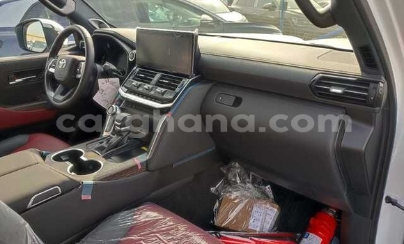Sayi Na hannu Toyota Land Cruiser Prado White Mota in Accra a Greater Accra Sayi Na hannu Toyota Land Cruiser Prado White Mota in Accra a Greater Accra