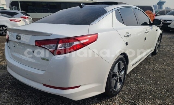 Ra Àlòkù Kia K5 funfun Ọkọ̀ in Accra ni Greater Accra Ra Àlòkù Kia K5 funfun Ọkọ̀ in Accra ni Greater Accra