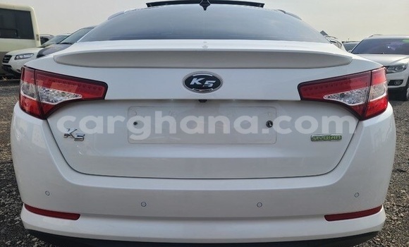 Ra Àlòkù Kia K5 funfun Ọkọ̀ in Accra ni Greater Accra Ra Àlòkù Kia K5 funfun Ọkọ̀ in Accra ni Greater Accra