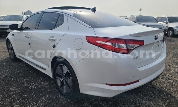 Ra Àlòkù Kia K5 funfun Ọkọ̀ in Accra ni Greater Accra Ra Àlòkù Kia K5 funfun Ọkọ̀ in Accra ni Greater Accra