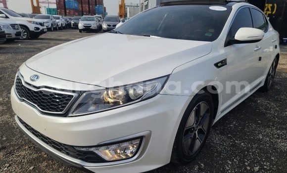 Ra Àlòkù Kia K5 funfun Ọkọ̀ in Accra ni Greater Accra Ra Àlòkù Kia K5 funfun Ọkọ̀ in Accra ni Greater Accra