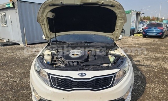 Ra Àlòkù Kia K5 funfun Ọkọ̀ in Accra ni Greater Accra Ra Àlòkù Kia K5 funfun Ọkọ̀ in Accra ni Greater Accra