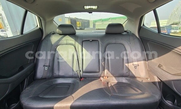 Ra Àlòkù Kia K5 funfun Ọkọ̀ in Accra ni Greater Accra Ra Àlòkù Kia K5 funfun Ọkọ̀ in Accra ni Greater Accra