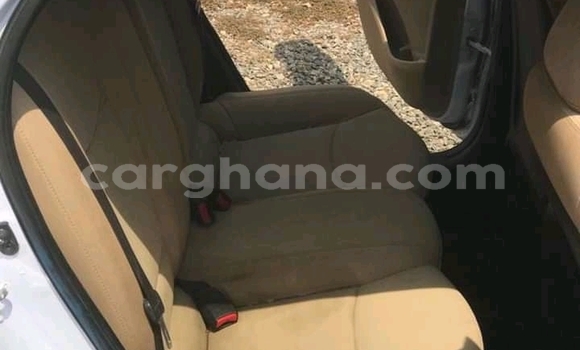 Ra Àlòkù Hyundai Elantra funfun Ọkọ̀ in Accra ni Greater Accra Ra Àlòkù Hyundai Elantra funfun Ọkọ̀ in Accra ni Greater Accra