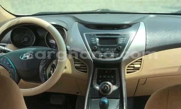 Ra Àlòkù Hyundai Elantra funfun Ọkọ̀ in Accra ni Greater Accra Ra Àlòkù Hyundai Elantra funfun Ọkọ̀ in Accra ni Greater Accra
