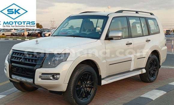 Sayi Imported Mitsubishi Pajero White Mota in Import - Dubai a Ashanti