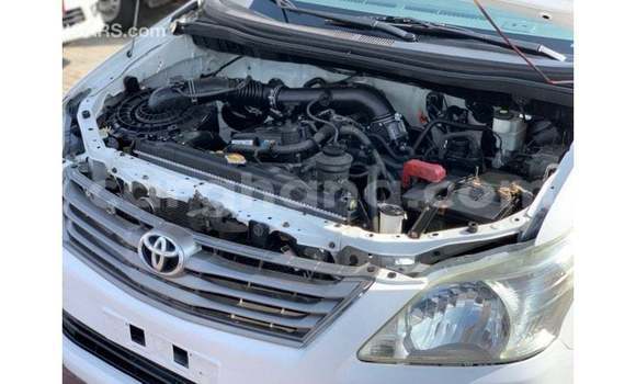 Sayi Imported Toyota Innova White Mota in Import - Dubai a Ashanti Sayi Imported Toyota Innova White Mota in Import - Dubai a Ashanti