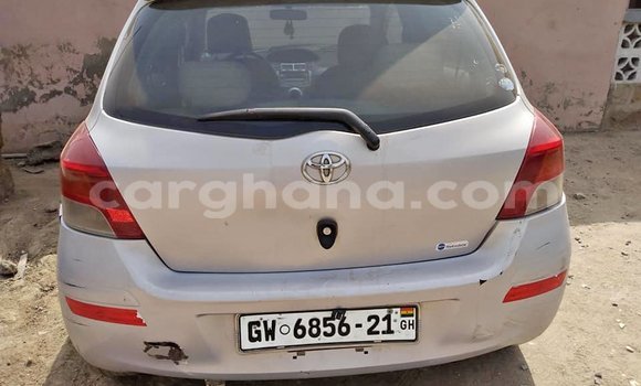 Ra Àlòkù Toyota Vitz Silver Ọkọ̀ in Sekondi–Takoradi Metropolitan ni Oorun