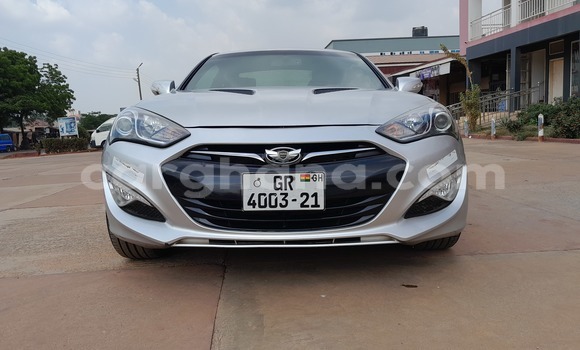 Ra Àlòkù Hyundai Genesis Coupe Silver Ọkọ̀ in Adenta ni Greater Accra