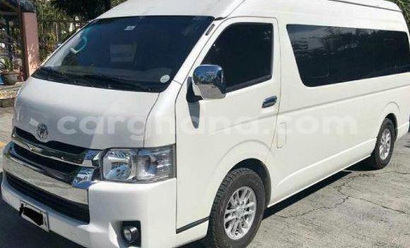 Ra Àlòkù Toyota Hiace funfun Ọkọ̀ in Accra ni Greater Accra