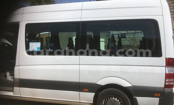 Sayi Na hannu Mercedes‒Benz Sprinter White Babbar mota in Accra a Greater Accra Sayi Na hannu Mercedes‒Benz Sprinter White Babbar mota in Accra a Greater Accra