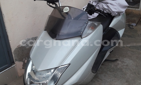 Buy Used Yamaha Maxam White Bike in Madina in Greater Accra
