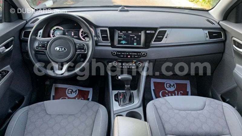 Big with watermark kia carens ashanti import dubai 53307