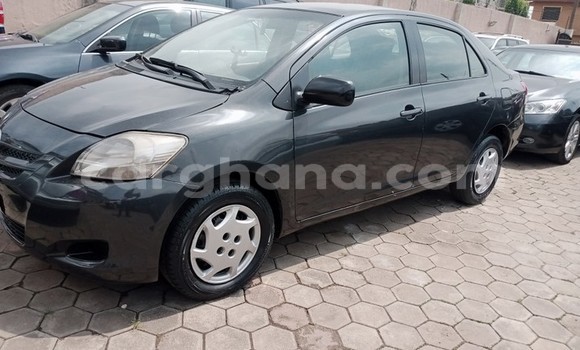 Ra Àlòkù Toyota Yaris Black Ọkọ̀ in Iwọn didun ni Oorun Ra Àlòkù Toyota Yaris Black Ọkọ̀ in Iwọn didun ni Oorun