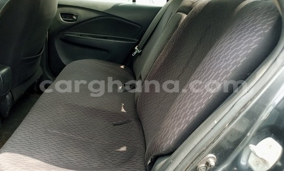 Ra Àlòkù Toyota Yaris Black Ọkọ̀ in Iwọn didun ni Oorun Ra Àlòkù Toyota Yaris Black Ọkọ̀ in Iwọn didun ni Oorun