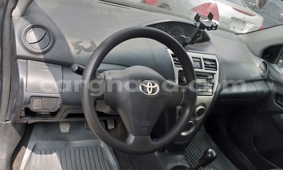 Ra Àlòkù Toyota Yaris Black Ọkọ̀ in Iwọn didun ni Oorun Ra Àlòkù Toyota Yaris Black Ọkọ̀ in Iwọn didun ni Oorun