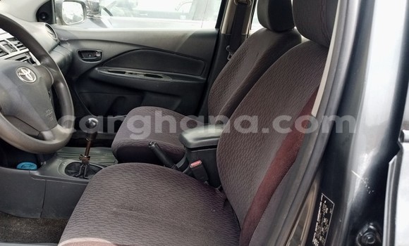 Ra Àlòkù Toyota Yaris Black Ọkọ̀ in Iwọn didun ni Oorun Ra Àlòkù Toyota Yaris Black Ọkọ̀ in Iwọn didun ni Oorun