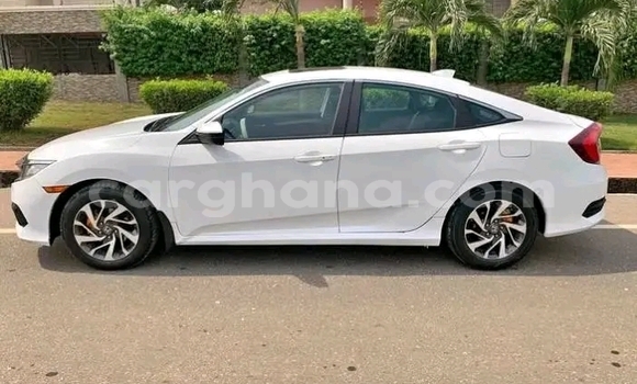 Ra Àlòkù Honda Civic funfun Ọkọ̀ in Accra ni Greater Accra Ra Àlòkù Honda Civic funfun Ọkọ̀ in Accra ni Greater Accra