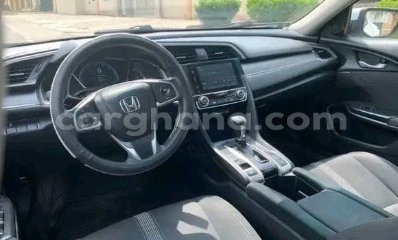 Ra Àlòkù Honda Civic funfun Ọkọ̀ in Accra ni Greater Accra Ra Àlòkù Honda Civic funfun Ọkọ̀ in Accra ni Greater Accra