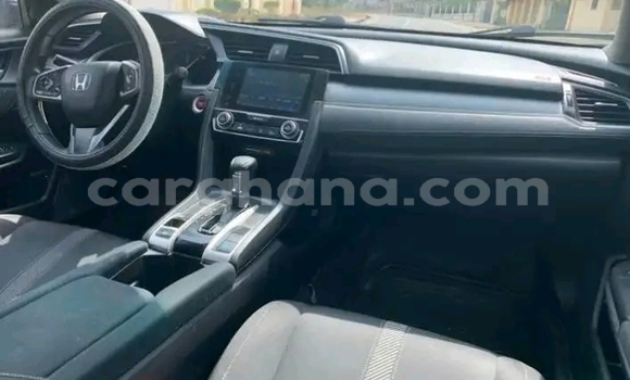 Ra Àlòkù Honda Civic funfun Ọkọ̀ in Accra ni Greater Accra Ra Àlòkù Honda Civic funfun Ọkọ̀ in Accra ni Greater Accra