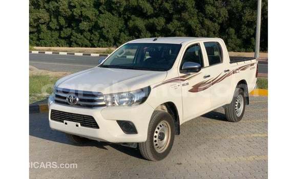 Sayi Imported Toyota Hilux White Mota in Import - Dubai a Ashanti Sayi Imported Toyota Hilux White Mota in Import - Dubai a Ashanti