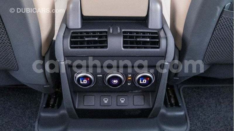 Big with watermark land rover defender ashanti import dubai 53351