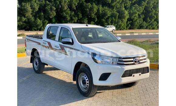 Sayi Imported Toyota Hilux White Mota in Import - Dubai a Ashanti Sayi Imported Toyota Hilux White Mota in Import - Dubai a Ashanti