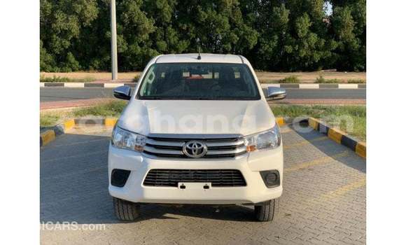 Sayi Imported Toyota Hilux White Mota in Import - Dubai a Ashanti Sayi Imported Toyota Hilux White Mota in Import - Dubai a Ashanti